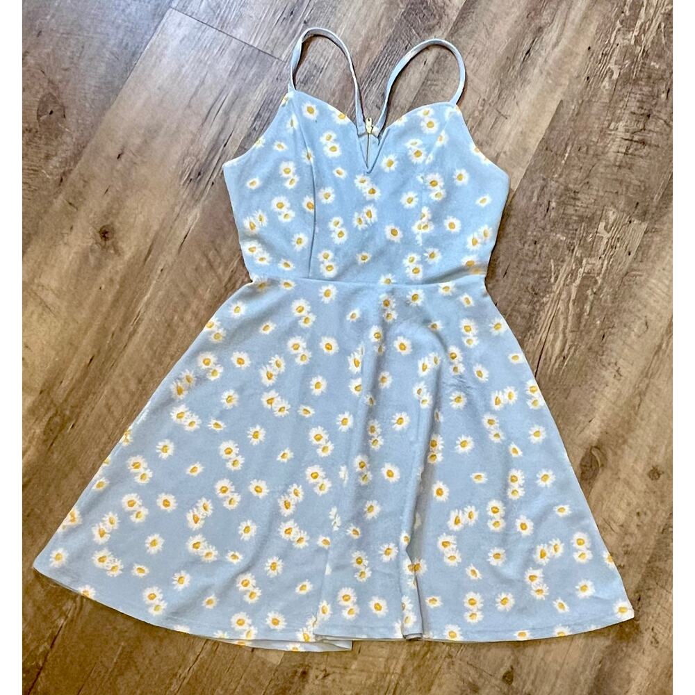 No Boundaries Juniors' Skater Light Blue Daisy Print Lace Back Mini Dress Sz M